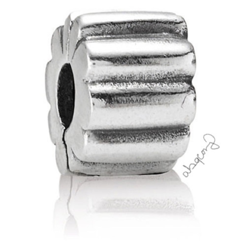 EUC Pandora 790163 Sterling Silver Grooved Clip - RETIRED